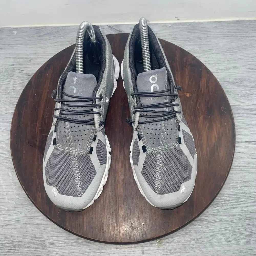 On Cloud 5 Womens Size 7 Gray White Athletic Running Walking Shoes Sneakers